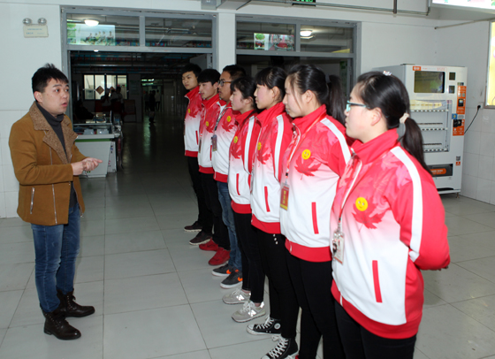 学生会主管付迪老师给学生会同学们强调注意事项