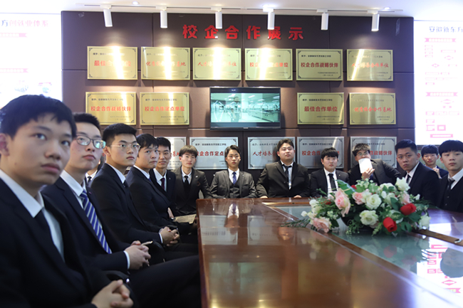 高颜值招聘团队来袭!名企走进安徽新东方开展校园宣讲