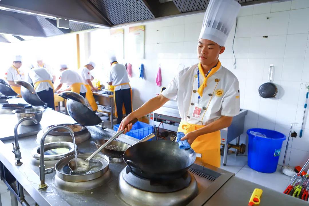 【新生故事】梁能强:选对学校,你的努力事半功倍