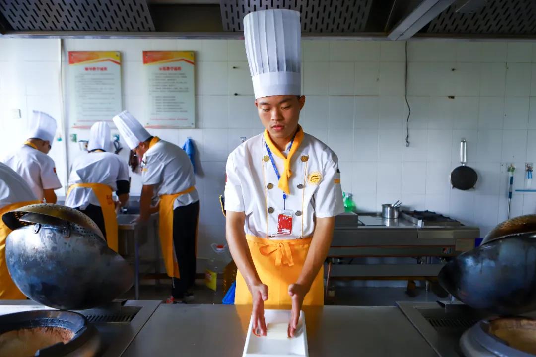 【新生故事】梁能强:选对学校,你的努力事半功倍