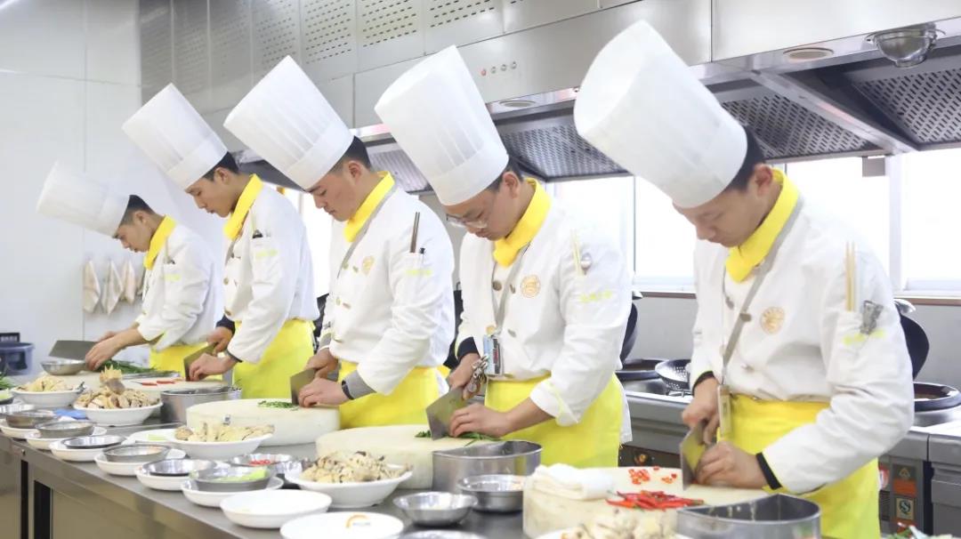 初中生可以学中餐技术吗?来安徽新东方烹饪学校学习