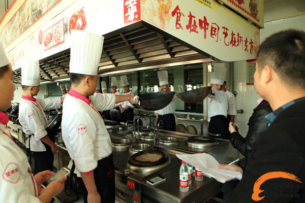 校企合作新模式:望湘园第一期主厨班毕业会考圆满结束