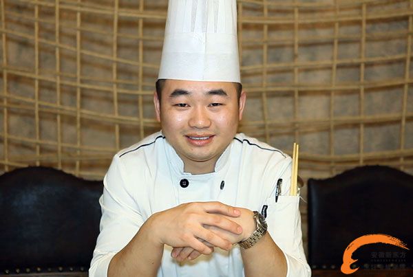优秀毕业生韩正飞:从普通炉头到厨师长的飞跃