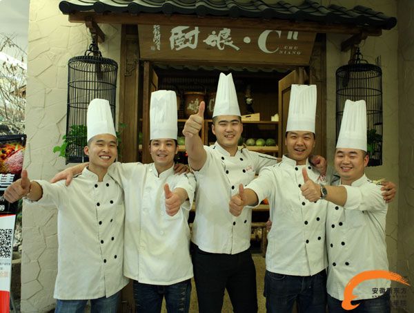 优秀毕业生韩正飞:从普通炉头到厨师长的飞跃