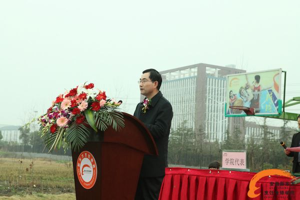 2015春季大型人才交流会暨校企合作签约仪式成功举办