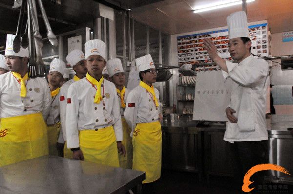 就业早知道——金牌大厨专业学子参观同庆楼庐州府酒店