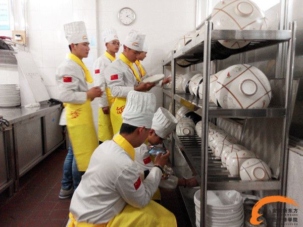 就业早知道——金牌大厨专业学子参观同庆楼庐州府酒店