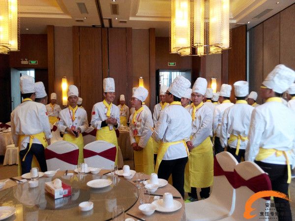 就业早知道——金牌大厨专业学子参观同庆楼庐州府酒店
