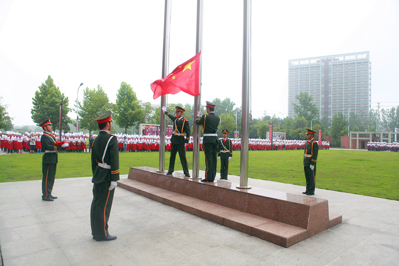 国旗飘扬,使命传承—安徽新东方护旗手交接仪式隆重举行