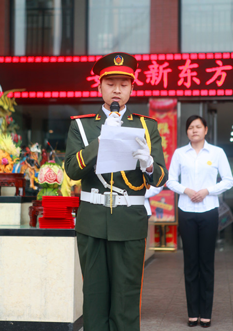 国旗飘扬,使命传承—安徽新东方护旗手交接仪式隆重举行