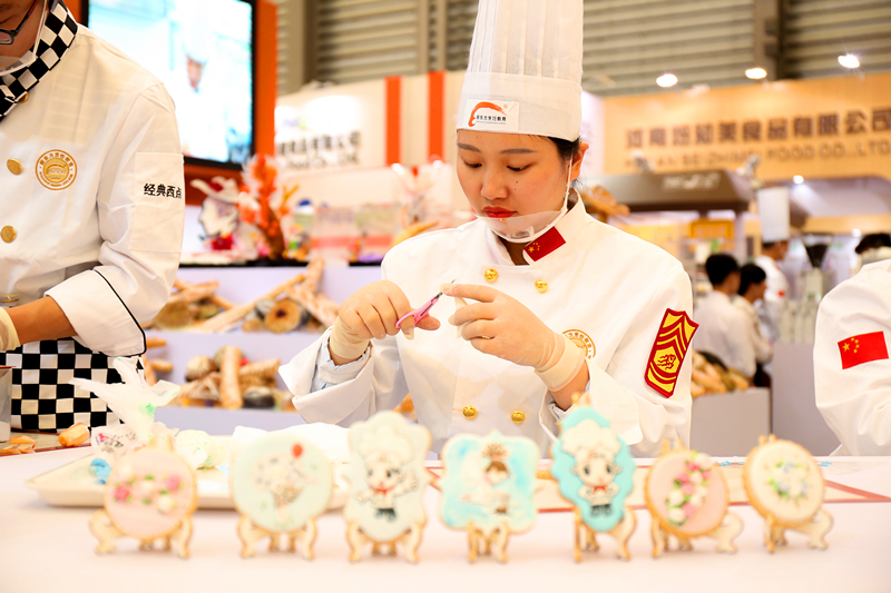 新东方烹饪教育献技国际烘焙展 再度点亮上海滩