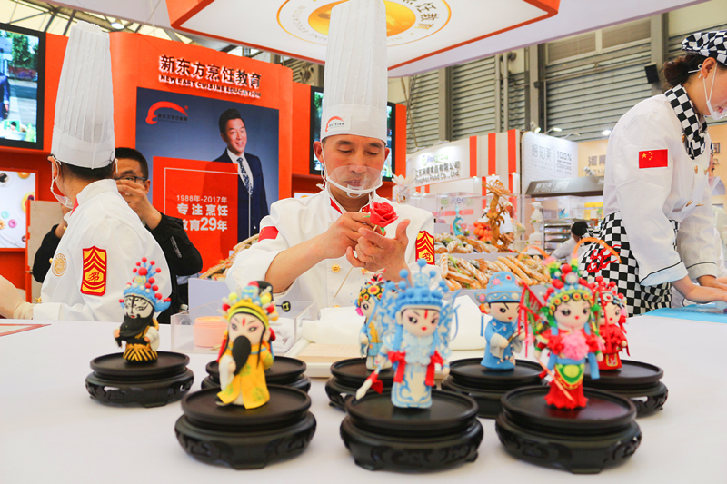 新东方烹饪教育献技国际烘焙展 再度点亮上海滩