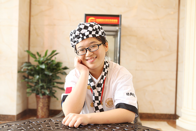 青春美少女汤兆月:中考过后,有种选择是到安徽新东方学西点