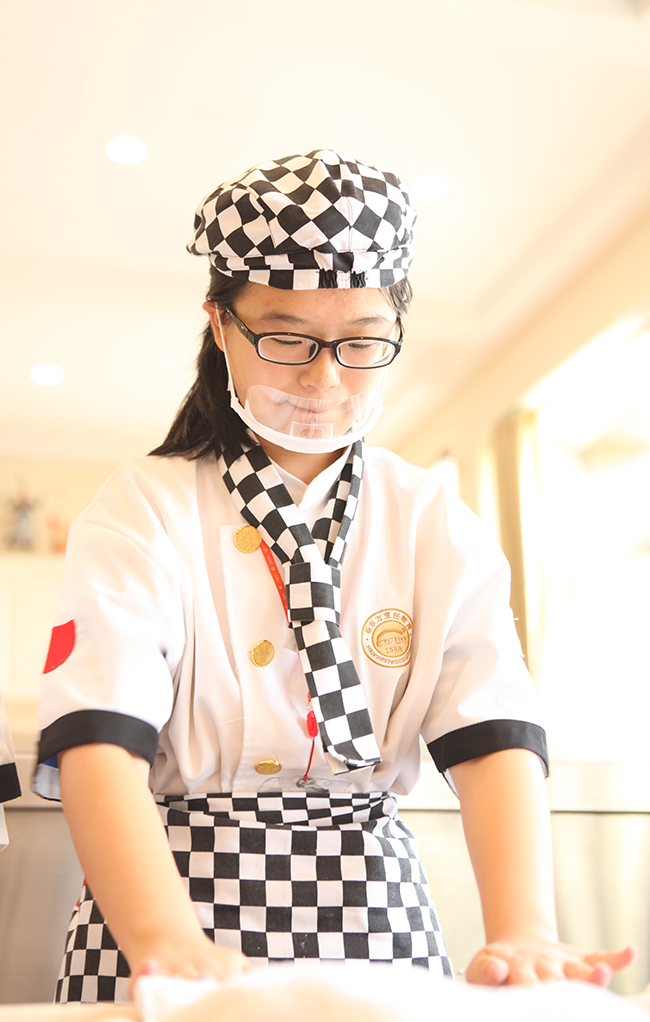 青春美少女汤兆月:中考过后,有种选择是到安徽新东方学西点