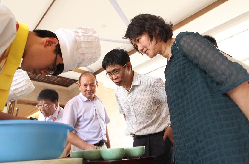 安徽省人社厅领导及技工教育专家莅临我校参观指导