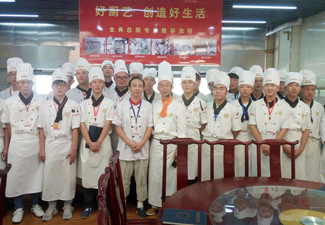 厉害了,三位殿堂级烹饪大师齐聚安徽新东方现场教学