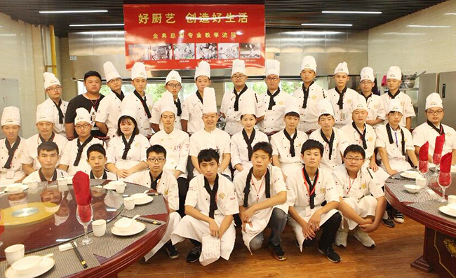 同庆楼庐州府酒店厨师长袁英才走进我校名师大讲堂