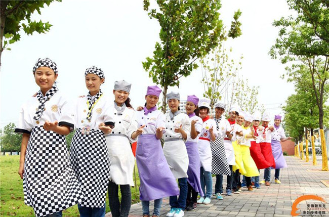 女生是否适合学厨师呢?