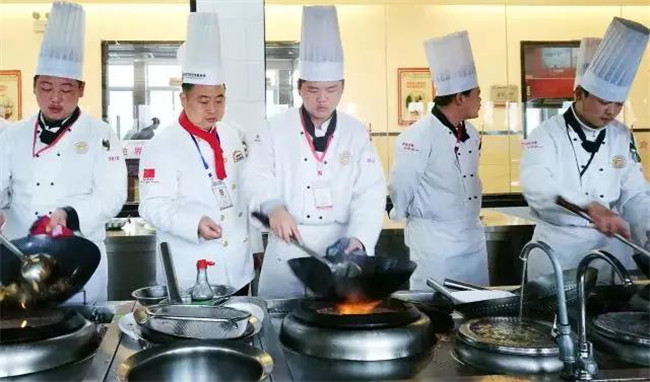 幸福味道30年 央视记者寻味新东方烹饪