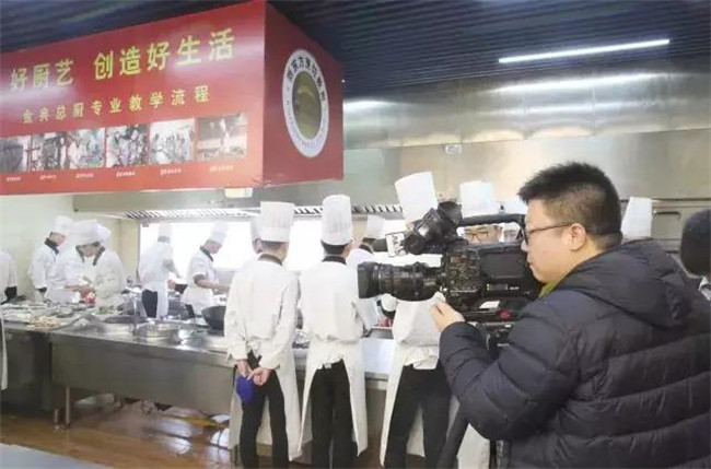 幸福味道30年 央视记者寻味新东方烹饪