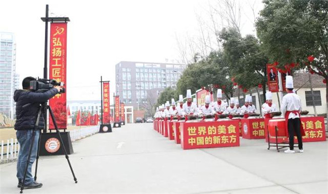 为爱,走进安徽新东方