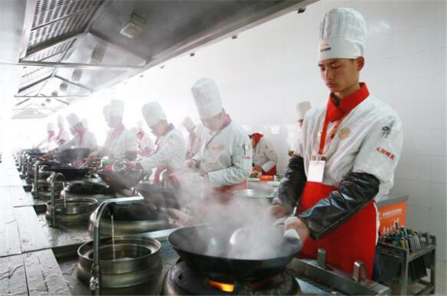 央视聚焦乡村教育 新东方烹饪恪守品质教学成为关注焦点