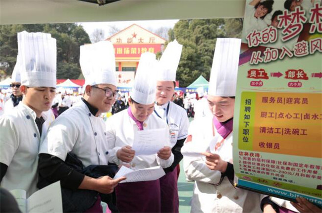 央视聚焦乡村教育 新东方烹饪恪守品质教学成为关注焦点