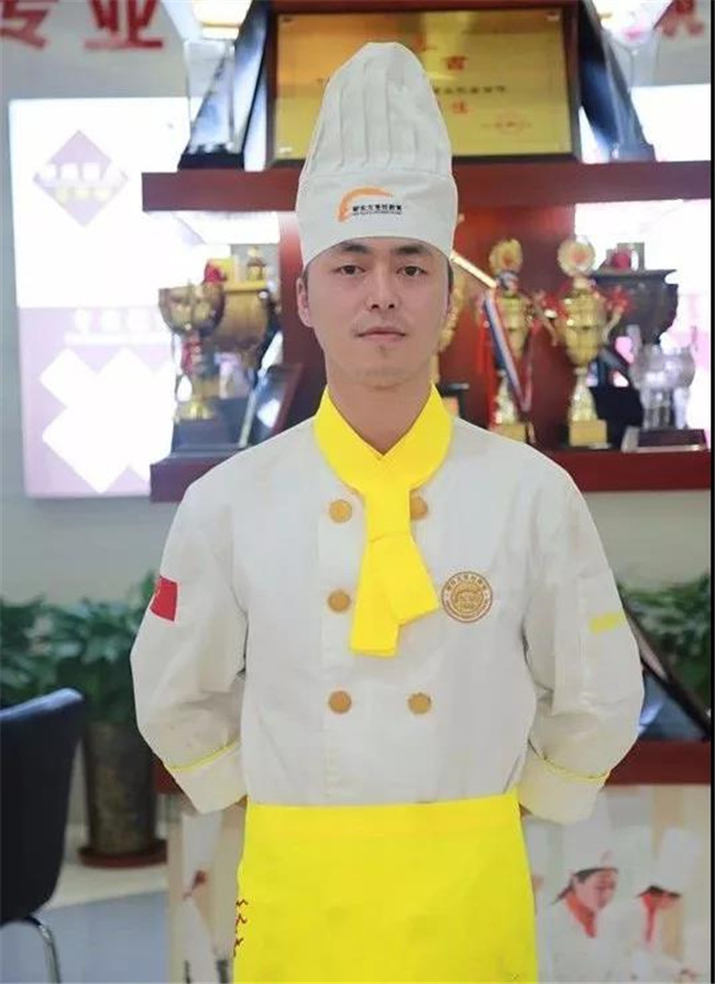 【新生故事】张启昭:月薪八千的厨师长为何打算从这里重新起航?