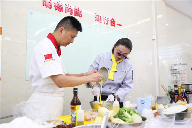 冰箱家族挑战新东方烹饪 你猜谁能更胜一筹?
