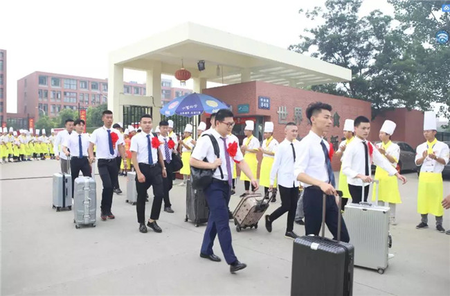 金领大厨16—22班毕业欢送会隆重举行