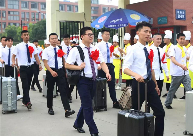 金领大厨16—22班毕业欢送会隆重举行