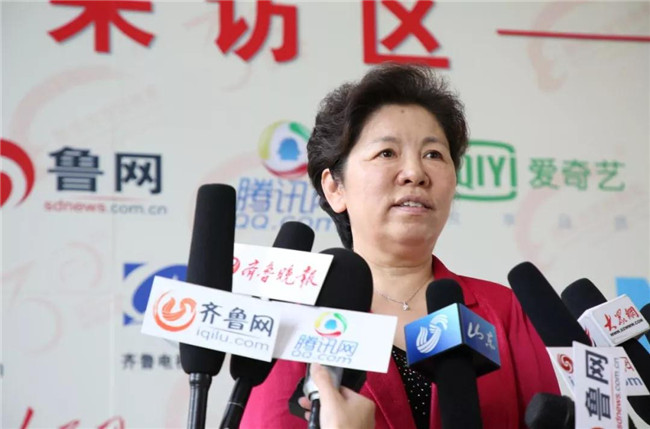 致敬新华人