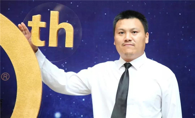致敬新华人