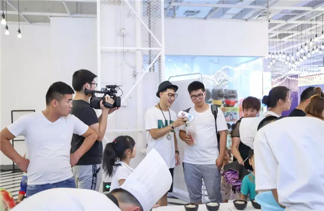 ��ʳ���ִ��֮�������ԣ��¶���ѧ��ʵ����������Ц��������