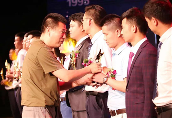 凭一技之长逆袭成百万年薪的老板,你也许可以成为下一个他们!