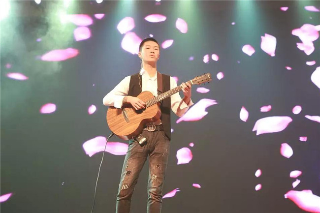 惊艳skr!这场国庆文艺汇演太走心了!