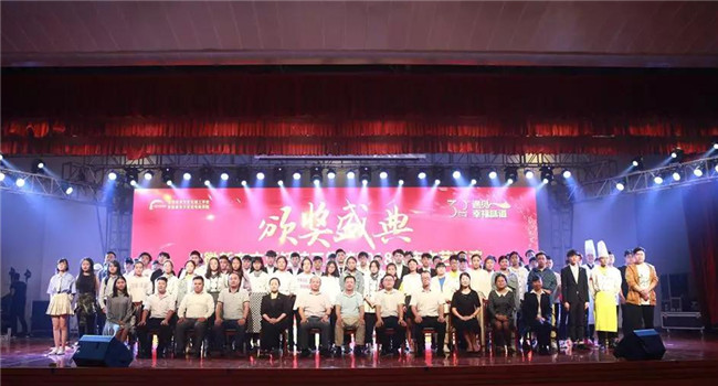 惊艳skr!这场国庆文艺汇演太走心了!