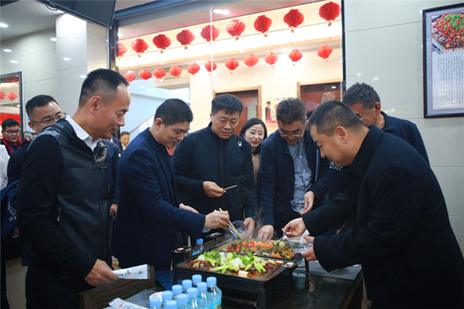 长江商学院DBA4班科技人文之旅走进安徽新东方参观交流