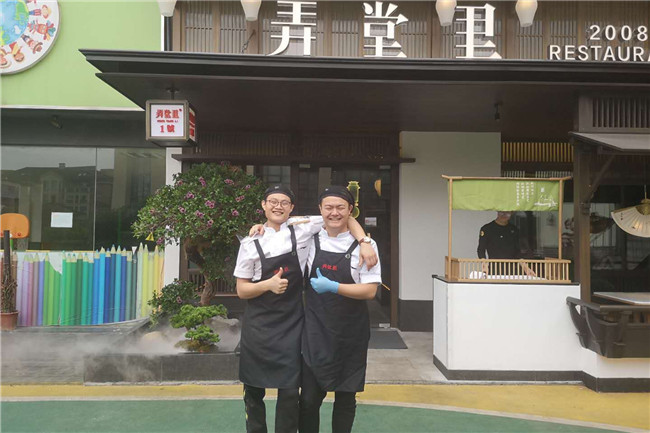 我校中餐专业老师回访成功毕业学子