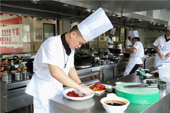我校联合合肥职工科技大学共同举办“少荃家宴”主题宴席设计大赛