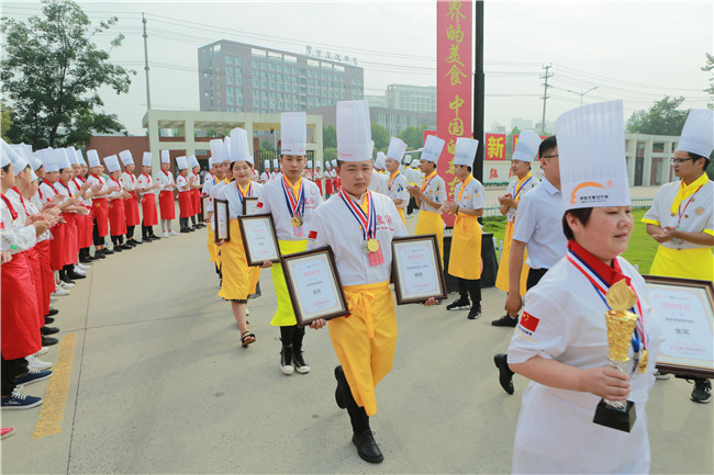 “新东方杯”第五届全国烹饪技能大赛获奖选手载誉而归!