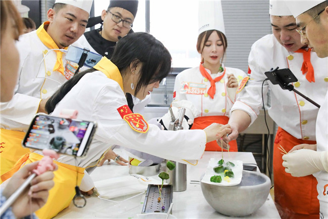 食之初体验:《长安十二食辰》舔屏瞬间回顾