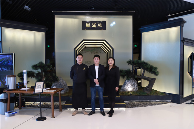 我校创就业指导中心再次来到上海桂满陇回访毕业学子!
