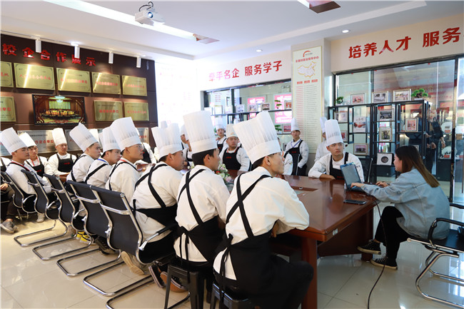 杭州青菁味觉餐饮管理有限公司前来我校进行专场招聘!