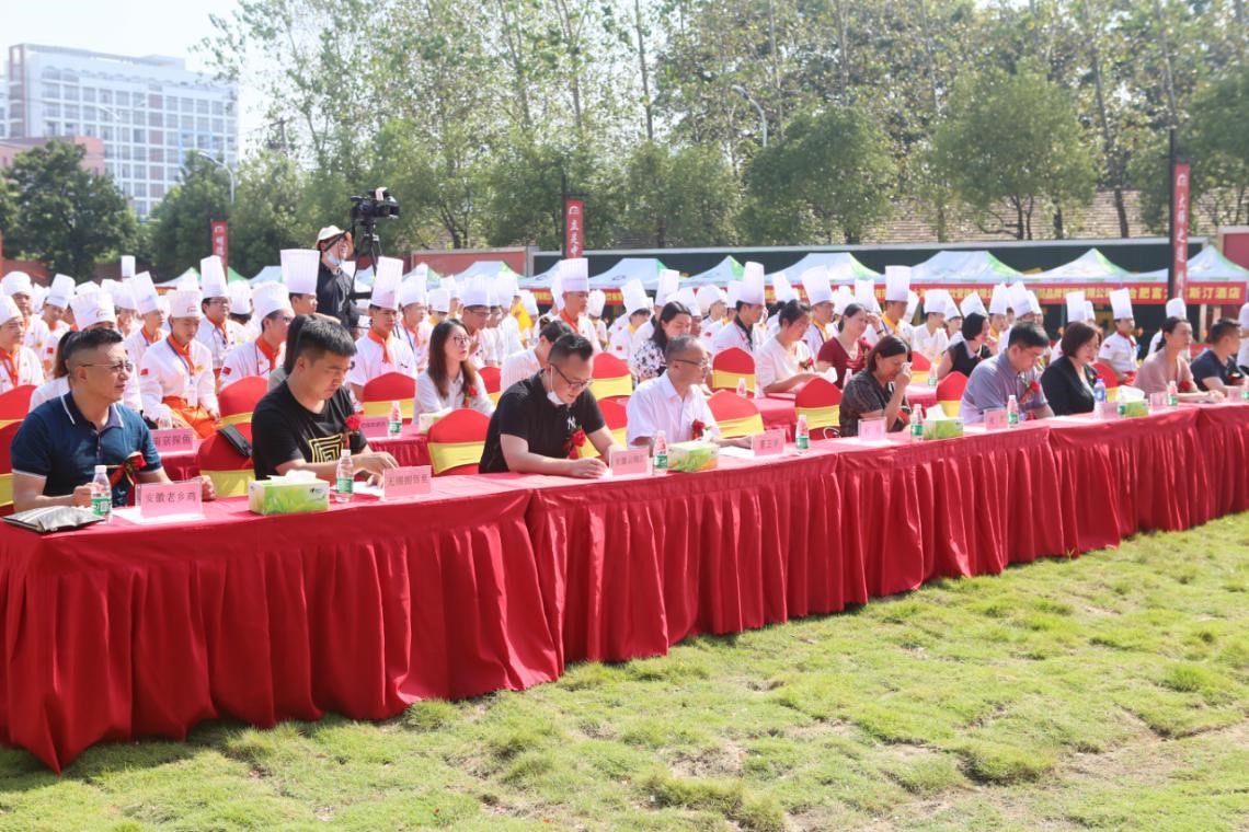 安徽新东方2020大型就业人才交流会暨第三期定向班签约助学启动仪式盛大启幕!