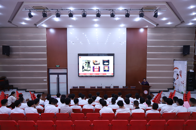 纳才集团来我校进行专场招聘