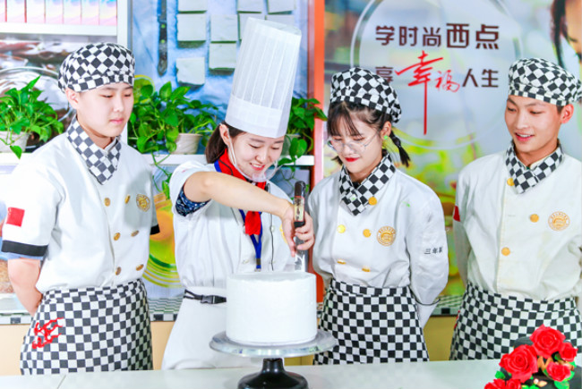 学西点烘焙,遇美好人生,就来安徽新东方