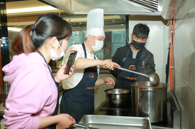 2021年餐饮创业该怎么做?满满干货让你白拿!