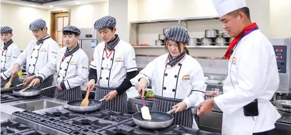 学西餐,为什么都选择安徽新东方烹饪高级技工学校?