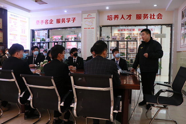 “岗”好你在,“职”等你来,捌佰里专场招聘会顺利举行!